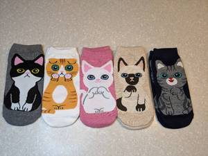 lot 410 image: 5 New Pair Cartoon Print Cat Ankle Socks Variety Of Colors P