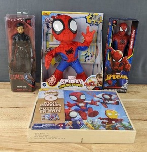 lot 262A image: Brand New Marvel Spidey and his Amazing Friends Dance N Crawl Spidey, Spin Master Games 6-Pack of Spidey and Friends Wood Jigsaw Puzzles, Hasbro Gaming Marvel Titan Heroes Series Spider-Man and DC Comics The Batman 12 Selina Kyle Action Figure B