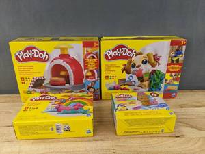 lot 329 image: 4 Brand New Play-Doh Sets Pizza Oven Playset, Care & Carry Vet, Bright Delights and More B
