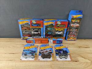 lot 31C image: 7 Brand New Hot Wheels Products, Cars and Tracks B