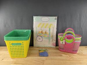 lot 831A image: Brand New Spring Colors for Storage, Sweet Treat Display and Garden Flag D