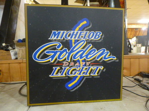 lot 11 image: Michelob Golden Draft Light Lighted Sign
