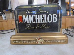lot 15 image: Michelob Draft Beer Countertop Light Up Sign