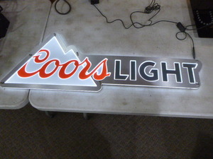 lot 16 image: Coors Light Light Up Sign