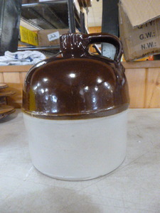 lot 59 image: Vintage Beehive Stoneware Jug