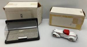 lot 5 image: Franklin Mint (1935 Auburn 851 Speedster) Miniature Die Cast In Original Box & Display Case In Original Box