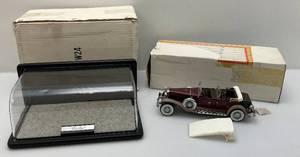 lot 14 image: Franklin Mint (1930 Duesenberg Tourster J Derham) Miniature Die Cast In Original Box & Display Case In Original Box