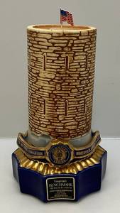 lot 59 image: Vintage Seagrams Benchmark Bottle Holder Fort Snelling