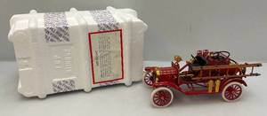 lot 99 image: The Franklin Mint (1916 Ford Model T Fire Engine) In Original Box