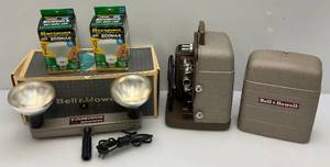 lot 164 image: Vintage Bell & Howell Super 8 Projector & Lights