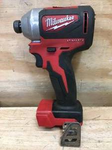 lot 25 image: Milwaukee 14 Hex Driver Model # 2850-20 - Tool Only