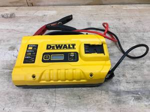 lot 44 image: DEWALT 3-Way 1000-Watt Power Inverter Model # DXAEPIP3W