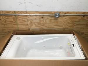 lot 45 image: Ever Clean Whirlpool Bathtub