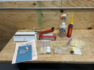 lot 126 image: Lot of Balloon Making Items