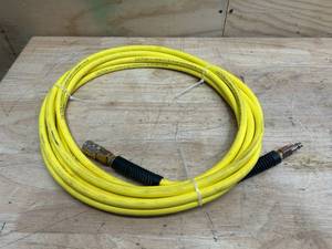 lot 61 image: 300 psi Air Hose