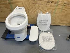 lot 131 image: GLACIER BAY Toilet with Tank Cover and 2 Toilet Seats (no tank)