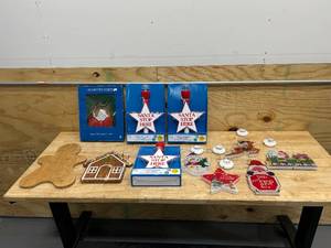 lot 134 image: Lot of Miscellaneous Holiday Decorations