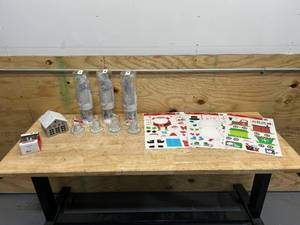 lot 146 image: Lot of Miscellaneous ChristmasHoliday Items