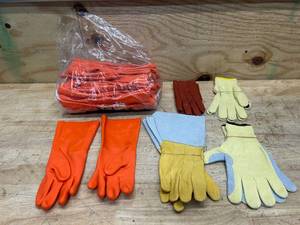 lot 119 image: Lot of Gloves