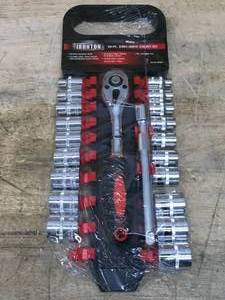 lot 15 image: Ironton 22 Piece 38 Drive Socket Set