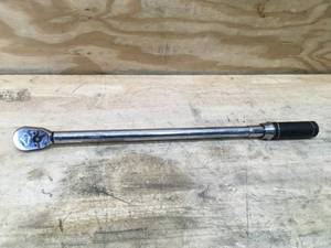 lot 172 image: Husky 50 ft.  lbs. to 250 ft.  lbs. 12 in. Drive Torque Wrench Model # 564464