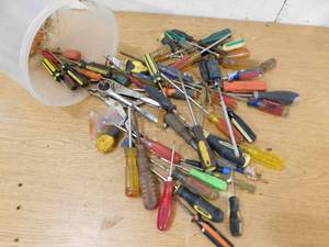 lot 23 image: Assorted Screw Driver Lot