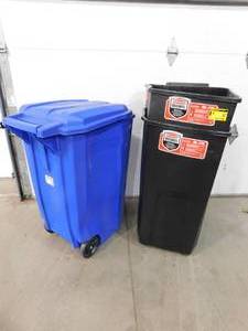 lot 52 image: (3) Rubbermaid Roughneck 45 Gal. Black Wheeled Vented Trash Can