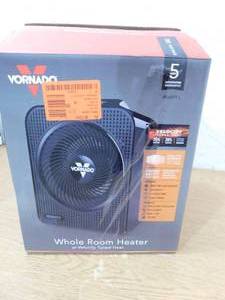 lot 65 image: Vornado Forced Air Velocity 5 Whole Room 1500-Watt 5118 BTU Electric Space Fan Electric Heater Furnace, Black