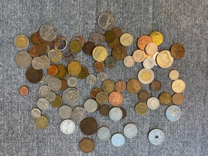 BAG OF MIXED FOREIGN COINS