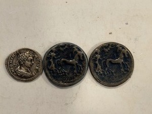 VINTAGE JULIUS CAESAR ROMAN EMPIRE COIN COPY