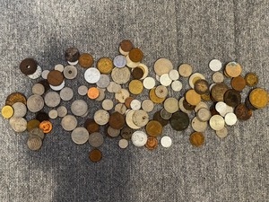 MIXED BAG OF FOREIGN COINS 1 POUND