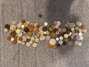 MIXED BAG OF FOREIGN COINS 1 POUND