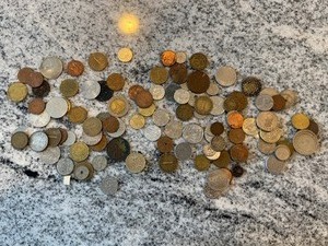 LOT OF MIXED FOREIGN COINS 8OZ
