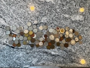 LOT OF MIXED FOREIGN COINS 11OZ