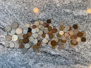 LOT OF MIXED FOREIGN COINS 11OZ