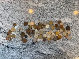LOT OF MIXED FOREIGN COINS 11OZ