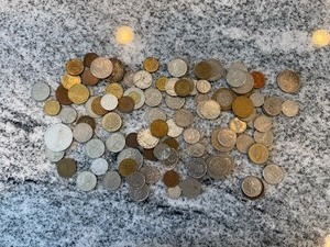 LOT OF MIXED FOREIGN COINS 10 OZ