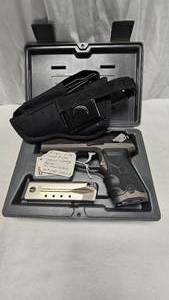 lot 48 image: Ruger P94