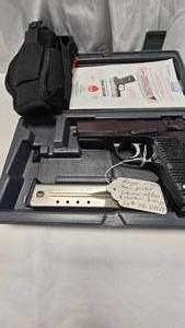lot 84 image: Ruger P95