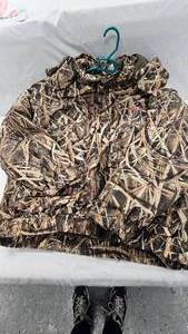 lot 5 image: Camouflage Coat-Mossy Oak