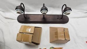 lot 142 image: Vanity Lights and SP shakers