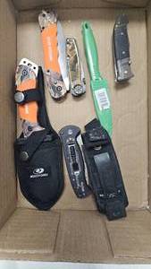 lot 158 image: Hunting and Pocket Knives