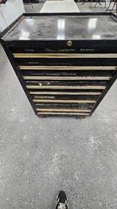 lot 195 image: Tool Box on wheels