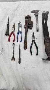 lot 208 image: Assorted Pliers