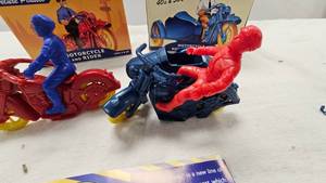 lot 246 image: 124 scale Motorcyle and Riders and Side Car