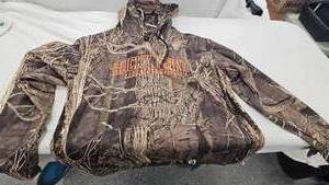 lot 55 image: 2XL Camo Sweatshirt