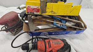 lot 371 image: Pad Sander and Saws