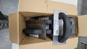 lot 390 image: Trowel Lot, New