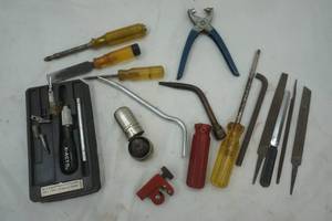lot 6 image: Tool lot with welding tip and several files