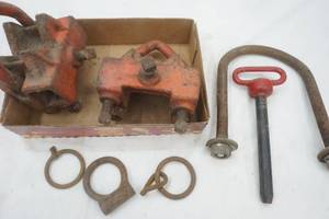 lot 8 image: Allis Chalmers G clamping collars and pins, rings